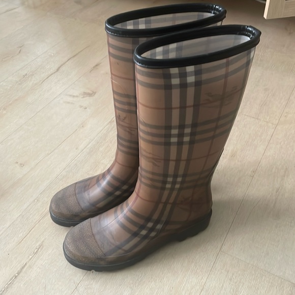 Burberry plaid rain boots - Picture 1 of 4